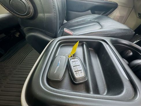 Used 2019 Chrysler Pacifica Touring-L w/ Advanced Safetytec Group image 41