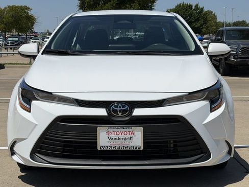 Used 2025 Toyota Corolla LE FWD image 8