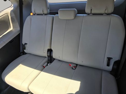 Used 2017 Toyota Sienna Limited Premium AWD/4WD image 28