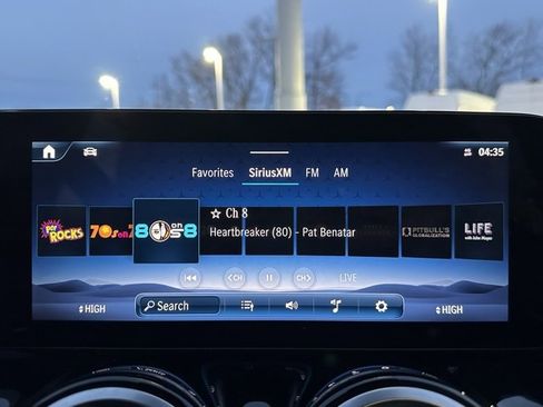 Used 2025 Mercedes-Benz GLB 250 4MATIC image 18