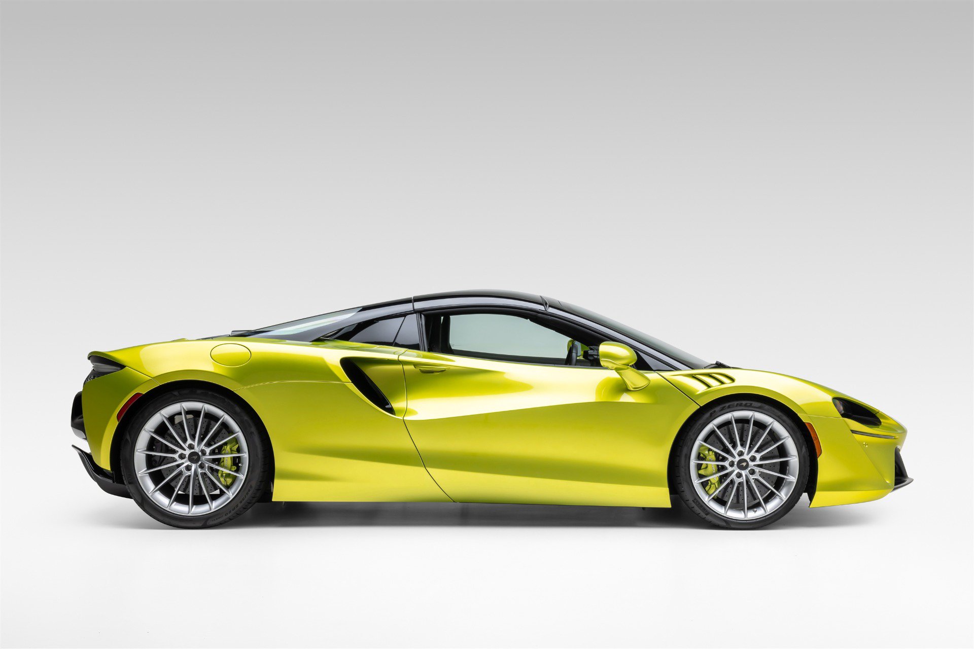 Used 2025 McLaren Artura Spider RWD image 6