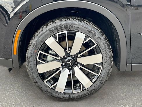 New 2025 Mitsubishi Outlander SE image 30