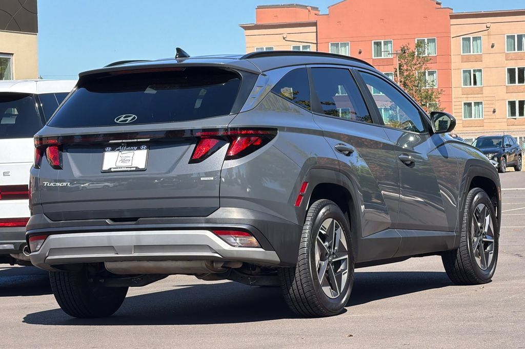 Certified 2025 Hyundai Tucson SEL AWD/4WD image 4