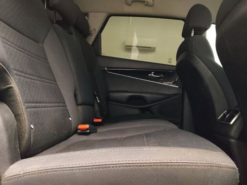 Used 2018 Kia Sorento FWD V6 image 19