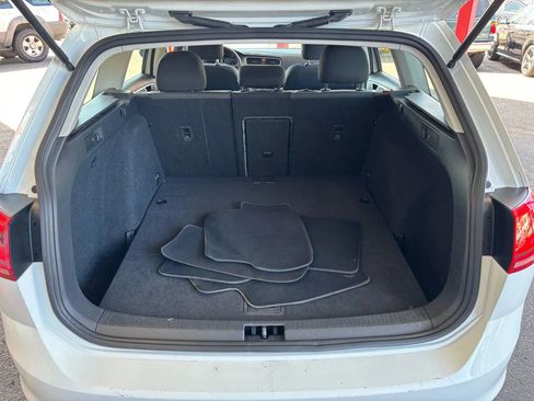 Used 2016 Volkswagen Golf S image 21