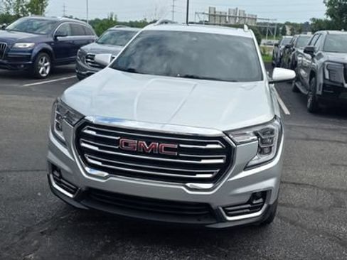 Used 2022 GMC Terrain SLT w/ LPO, Floor Liner Package AWD/4WD image 3