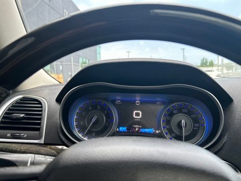 Used 2015 Chrysler 300 C RWD image 14