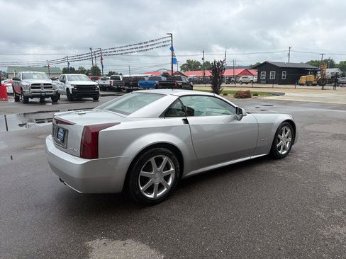 Used 2005 Cadillac XLR RWD image 4