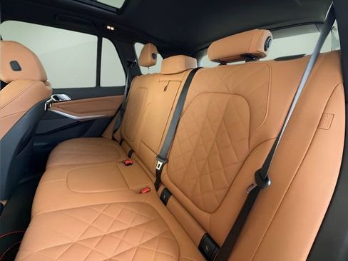 Used 2025 BMW X5 xDrive40i w/ M Sport Package image 32