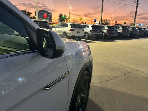 Used 2021 Volkswagen Atlas Cross Sport SE w/ Panoramic Sunroof Package image 30