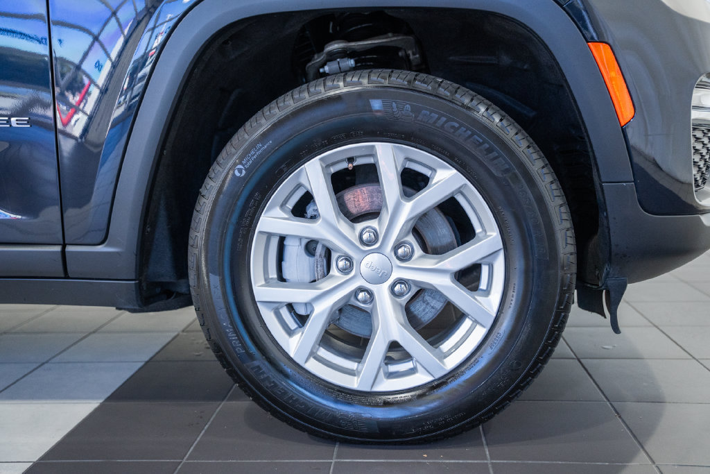Certified 2023 Jeep Grand Cherokee Limited AWD/4WD image 13