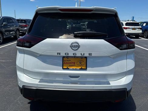 Certified 2026 Nissan Rogue SV FWD image 4