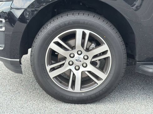 Used 2024 Ford Expedition Limited RWD image 12