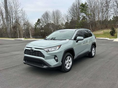 Used 2020 Toyota RAV4 XLE w/ Convenience Package image 3