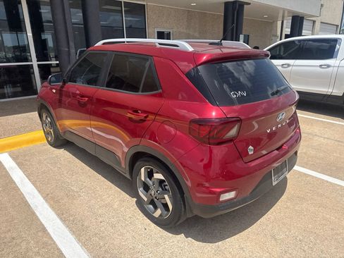 Used 2024 Hyundai Venue Limited FWD image 5