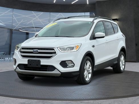 Used 2017 Ford Escape SE w/ Equipment Group 201A AWD/4WD image 2