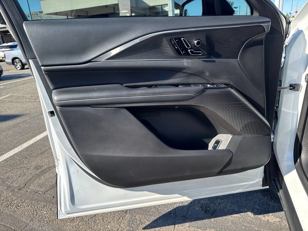 Used 2024 Cadillac Lyriq Luxury RWD image 13