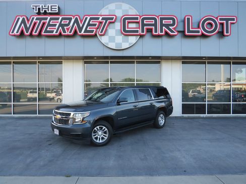 Used 2020 Chevrolet Suburban LT image 1