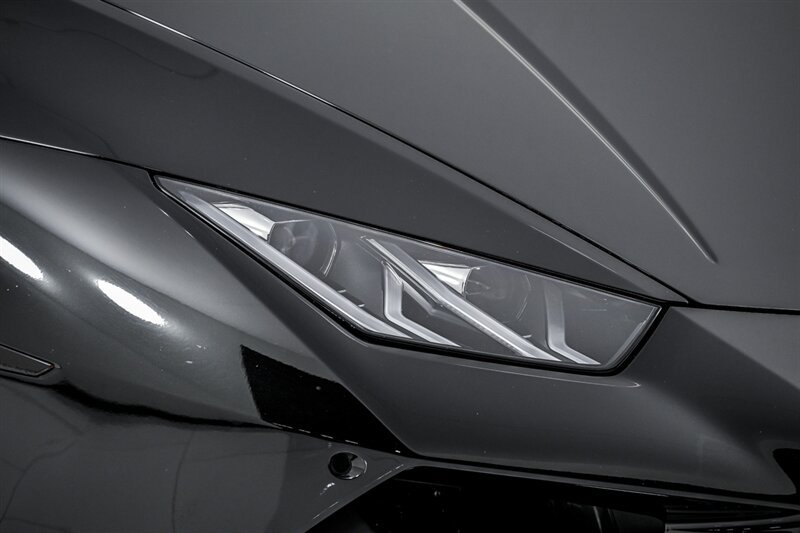 Used 2021 Lamborghini Huracan EVO RWD image 4