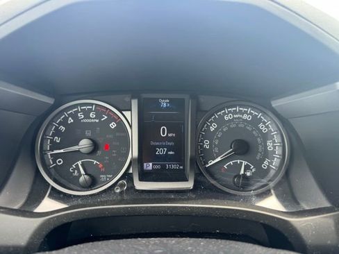 Used 2021 Toyota Tacoma TRD Sport image 19