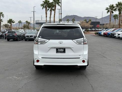 Used 2018 Toyota Sienna L image 4