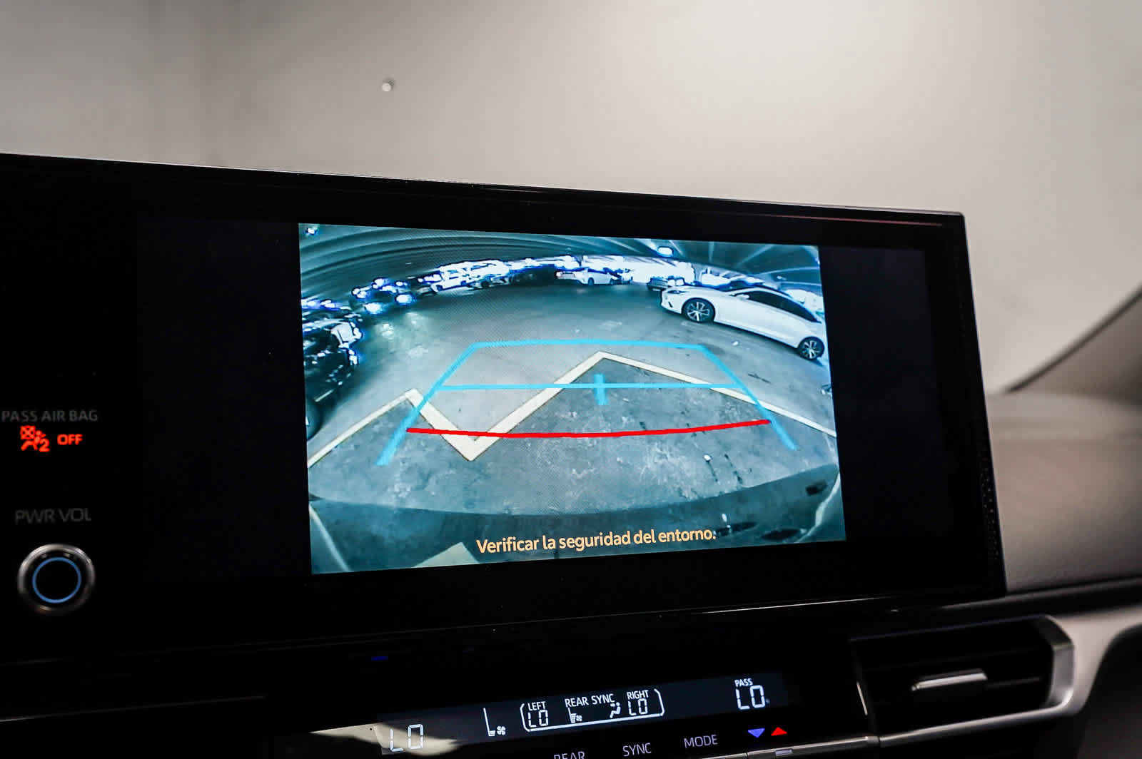 Used 2026 Toyota Sienna XLE FWD image 26