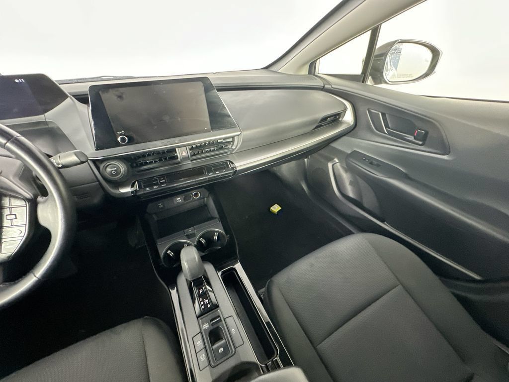 Used 2025 Toyota Prius LE FWD image 11