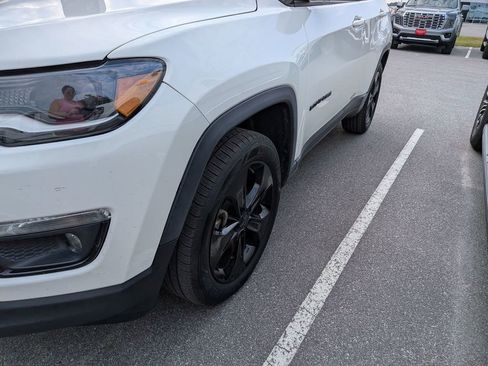 Used 2018 Jeep Compass Latitude w/ Popular Equipment Group AWD/4WD image 2