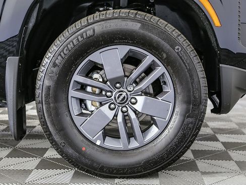 Used 2025 Nissan Frontier SV image 10