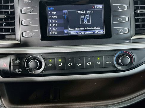 Used 2019 Toyota Highlander LE FWD image 22