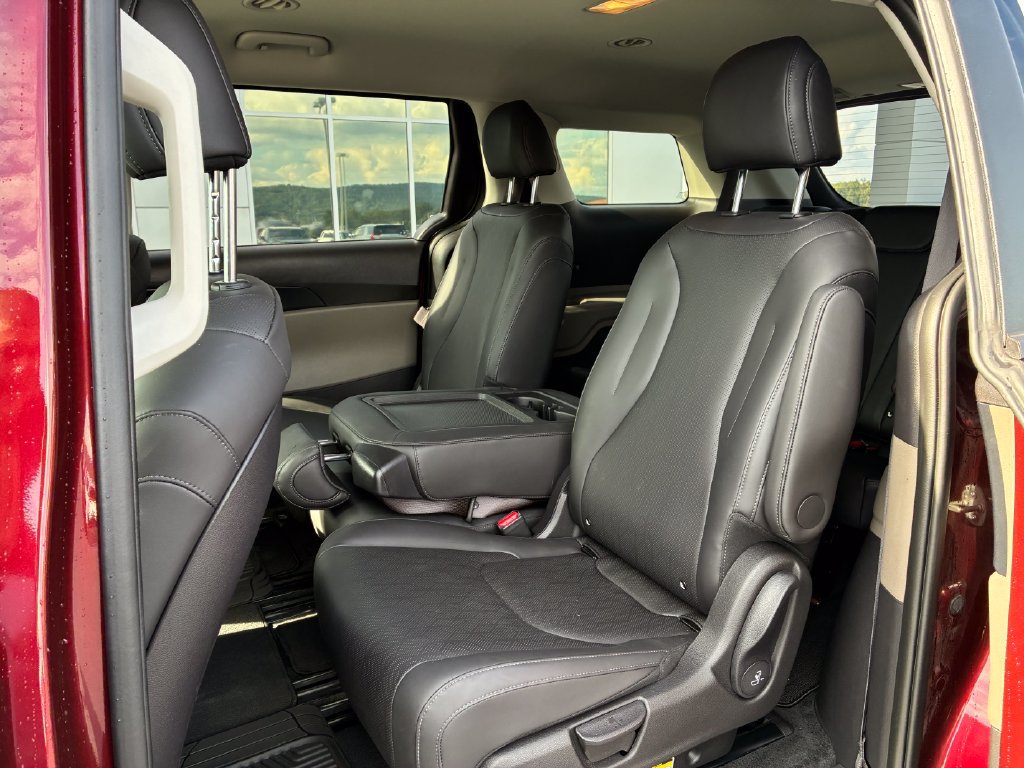 Used 2026 Kia Carnival FWD image 19