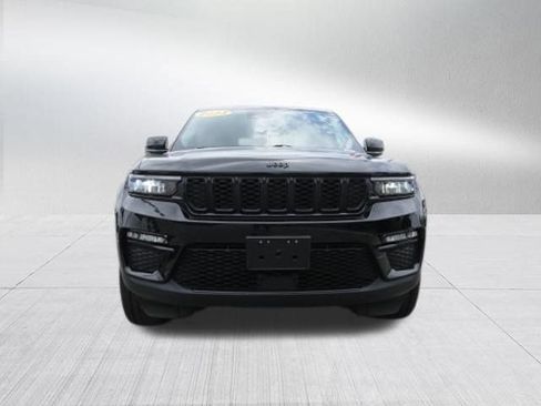 Certified 2023 Jeep Grand Cherokee Limited w/ Black Appearance Package AWD/4WD image 8