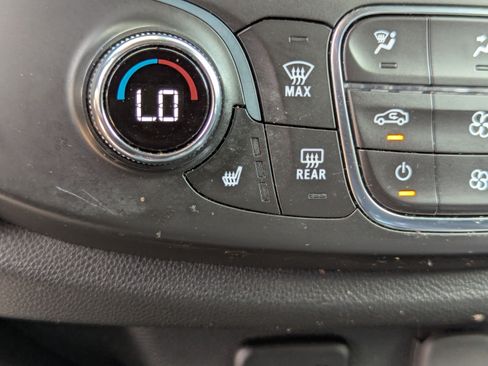 Used 2023 Chevrolet Traverse LT FWD image 29