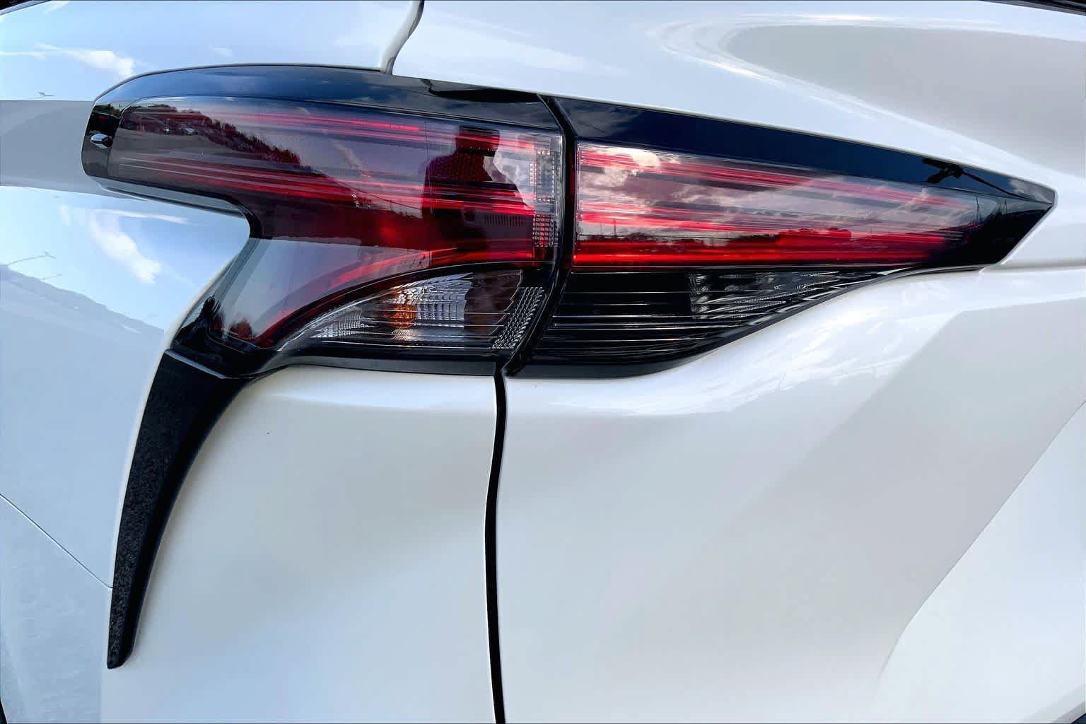 Used 2021 Toyota Sienna XLE w/ XLE Plus Package FWD image 28