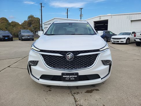 Used 2024 Buick Enclave Avenir w/ Avenir Technology Package image 2