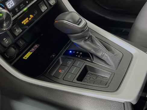 Used 2022 Toyota RAV4 XLE Premium image 24