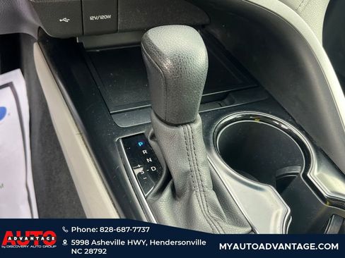 Used 2020 Toyota Camry LE w/ Convenience Package image 11