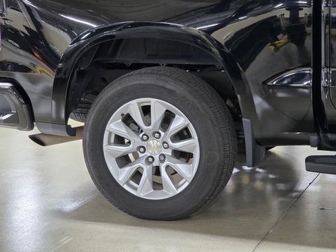 Used 2023 Chevrolet Silverado 1500 Custom AWD/4WD image 9