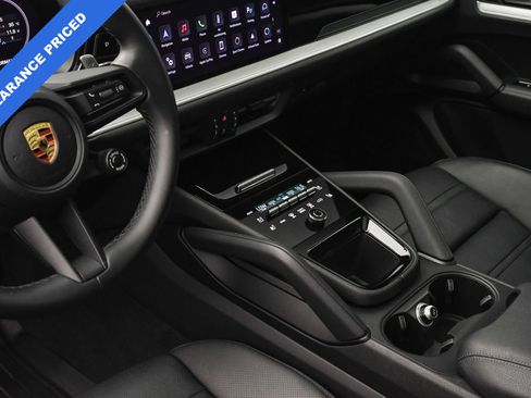 Used 2024 Porsche Cayenne Coupe image 37