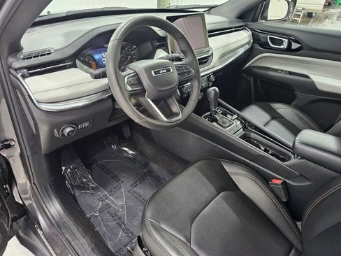 Used 2024 Jeep Compass Limited image 31