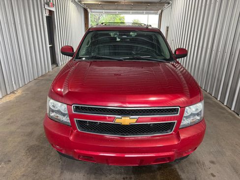 Used 2014 Chevrolet Suburban LT w/ Luxury Package RWD image 3