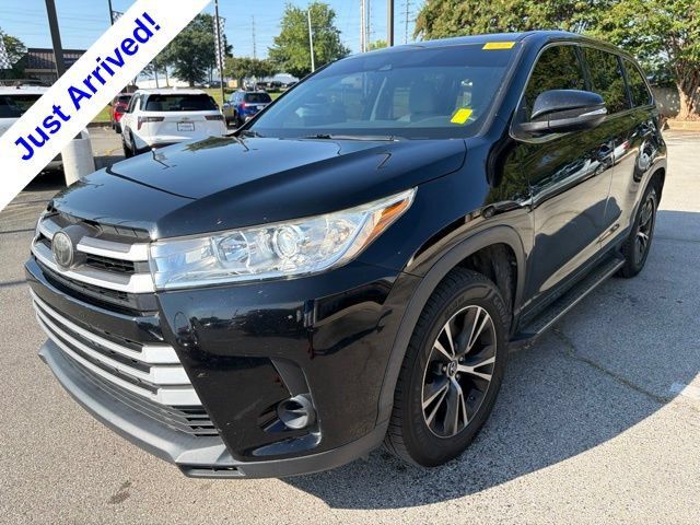 Used 2018 Toyota Highlander LE FWD image 7