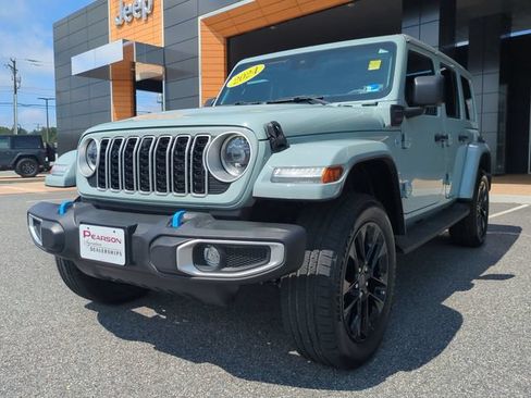 Used 2024 Jeep Wrangler Unlimited Sahara w/ Technology Group AWD/4WD image 8