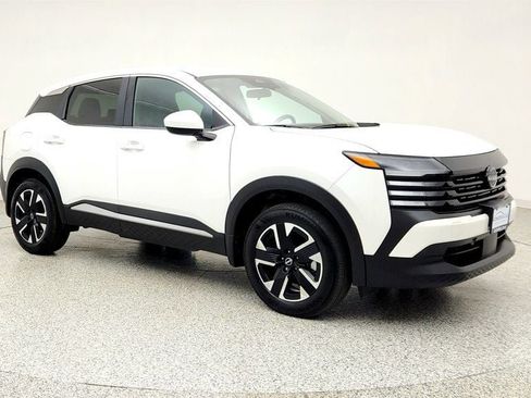 Used 2025 Nissan Kicks SV AWD/4WD image 3