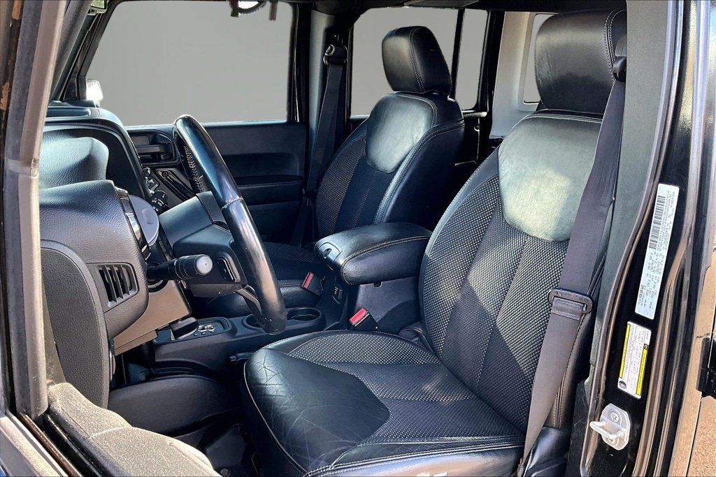 Used 2016 Jeep Wrangler Unlimited Sahara AWD/4WD image 18
