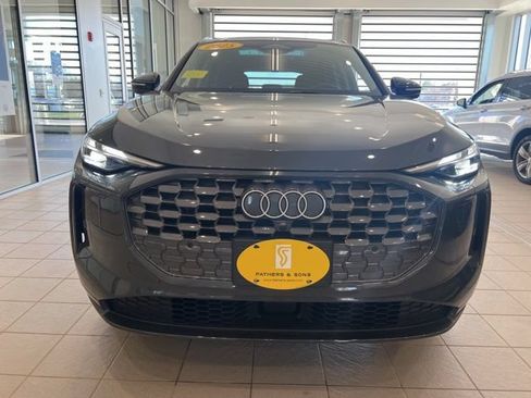 Used 2025 Audi Q5 Premium w/ Convenience Package AWD/4WD image 2