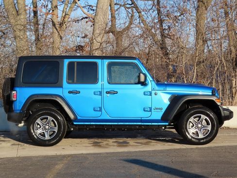 Used 2022 Jeep Wrangler Unlimited Sport image 2