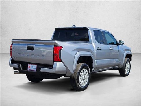 Certified 2025 Toyota Tacoma SR5 AWD/4WD image 5