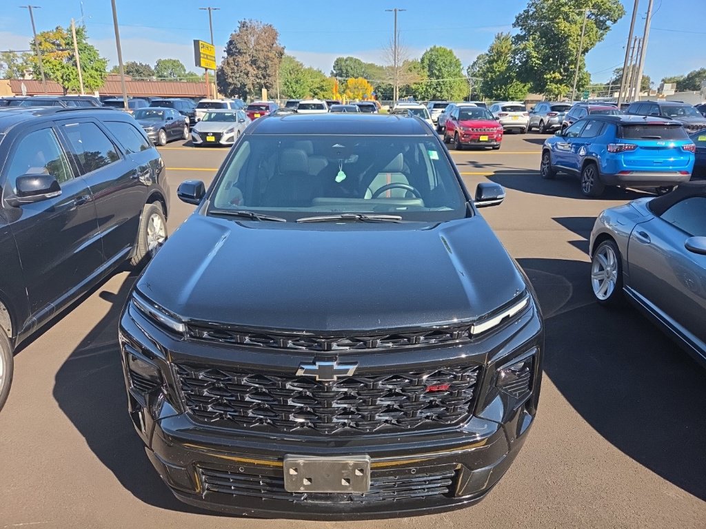 Used 2024 Chevrolet Traverse RS w/ LPO, Floor Liner Package AWD/4WD image 2