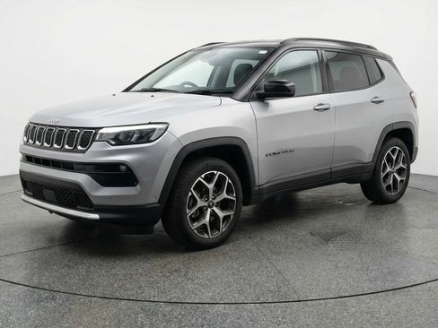 Used 2025 Jeep Compass Limited AWD/4WD image 3